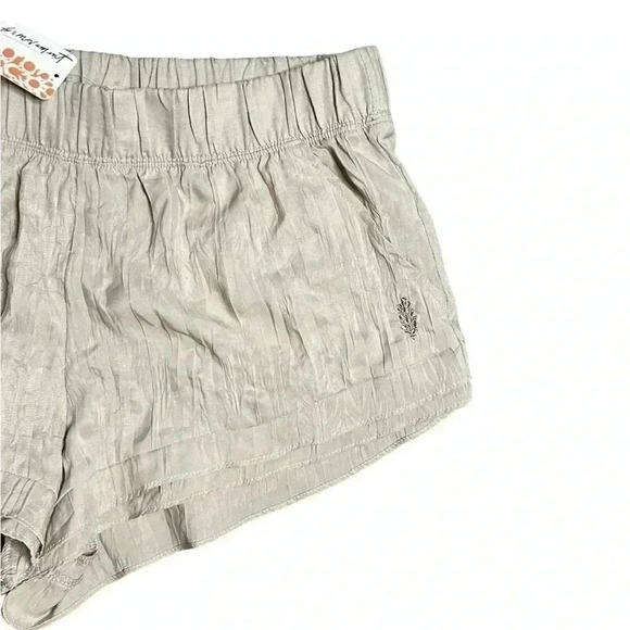 NWT Free People Movement Let's Go Out shorts khaki size medium - Picture 3 of 6